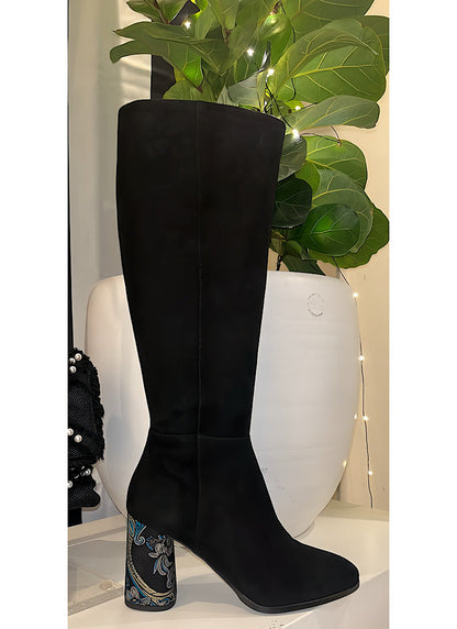 Vendue! Bottes en suède noir/talon à motifs.