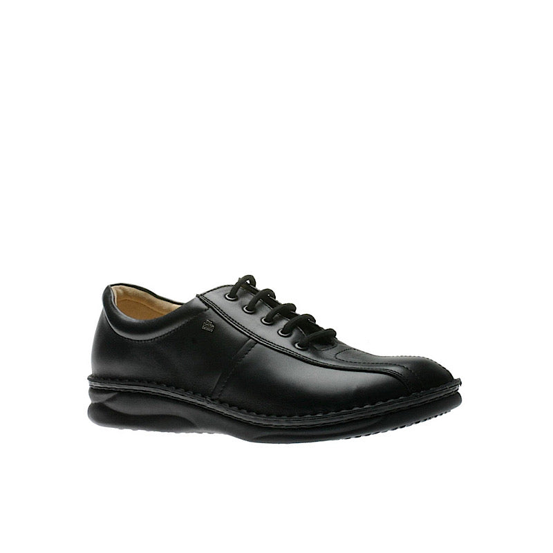 Chaussures Finn Comfort pour hommes en cuir noir.