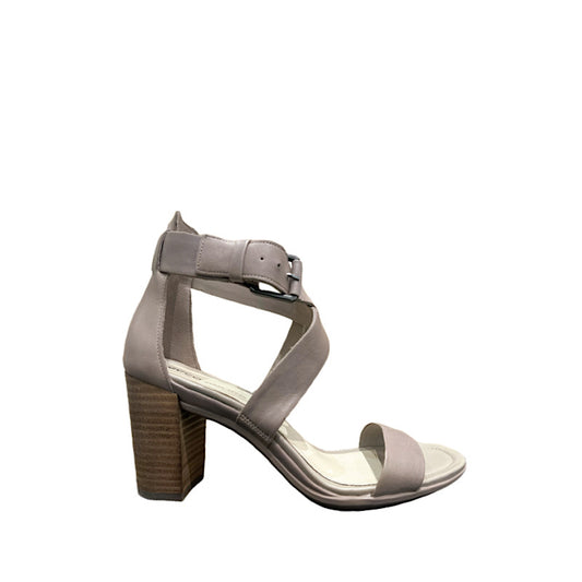 Sandales Ecco en cuir gris.