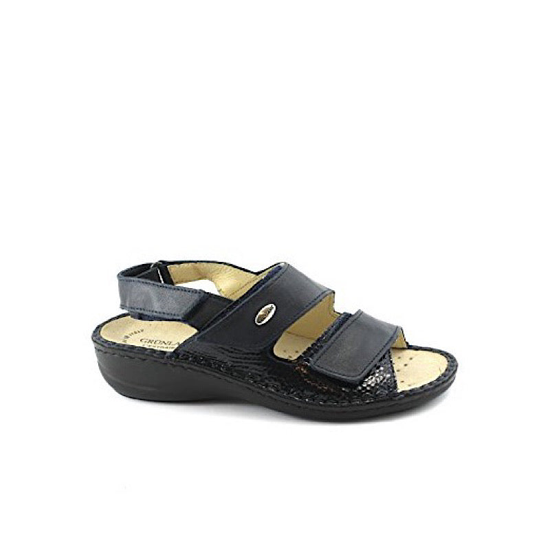 Grünland sandals in black and patent leather, removable insoles.