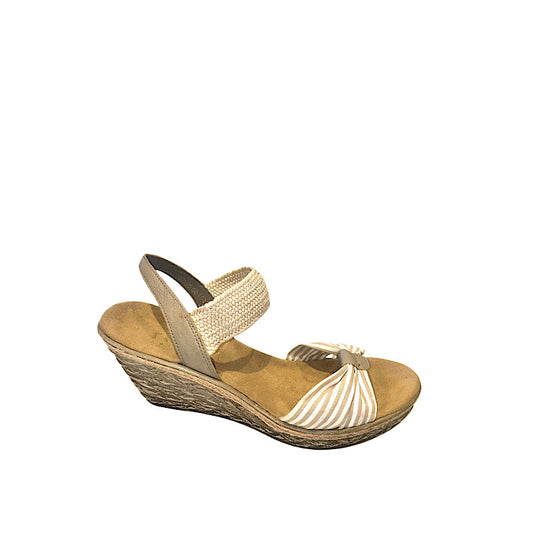 Sandales Rieker beige et blanc.