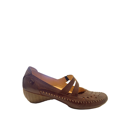 Chaussures Pikolinos en cuir marron.