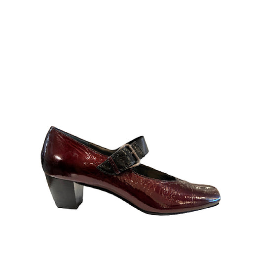 Chaussures en cuir verni bourgogne de Roberto Capucci.