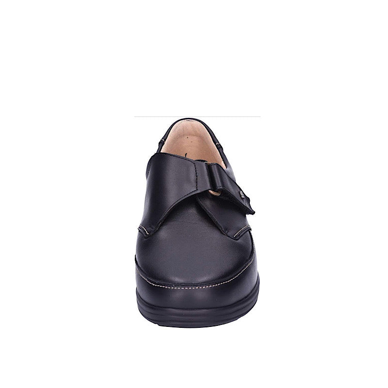 Finn Comfort Alkmaar shoes in black stretch leather.