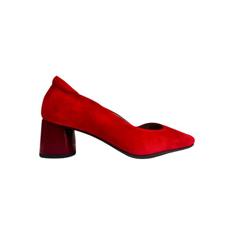 Chaussures Bella Comforto Evelyn en suède rouge.